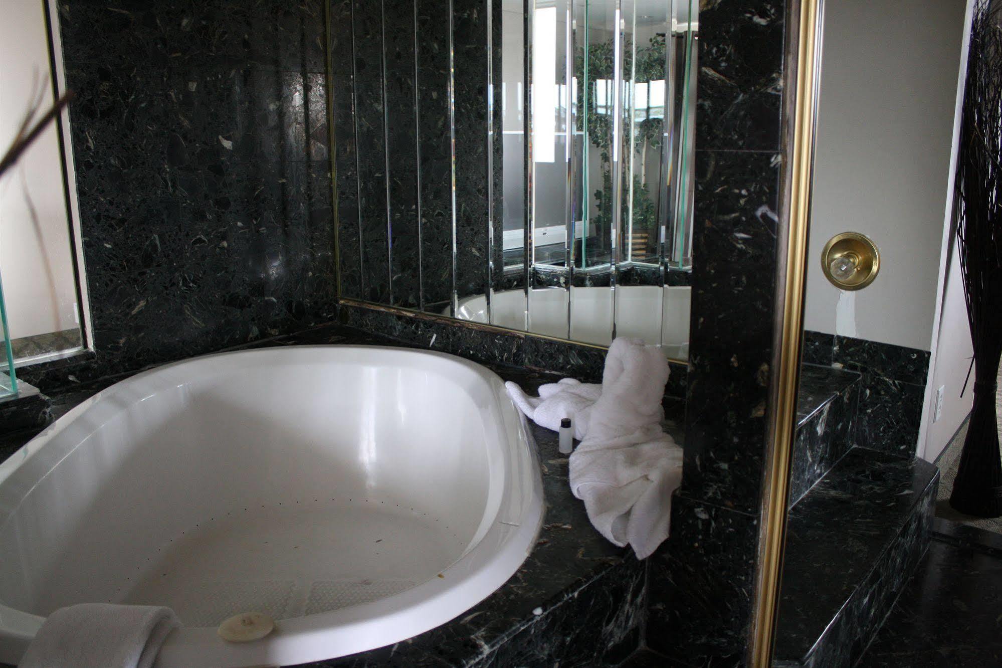 Grand Motel Saint-Hubert ลองกัยล์ ภายนอก รูปภาพ